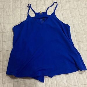 Womens Flowy tank with zipper back